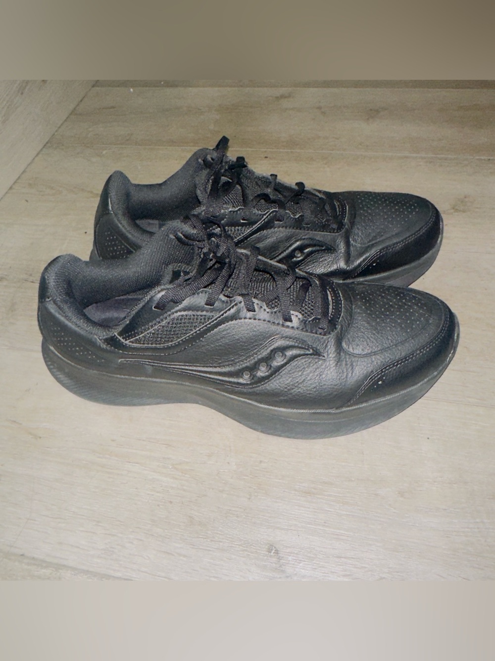 Saucony Men's Black Leather Lace-Up Sneakers